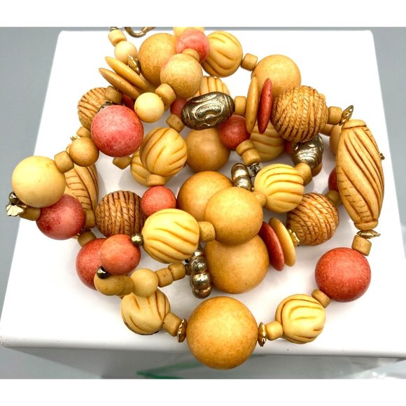 Vintage Beige and Coral Beaded Parure, Resin Necklace and Matching Stud Earrings - Picture 7 of 9